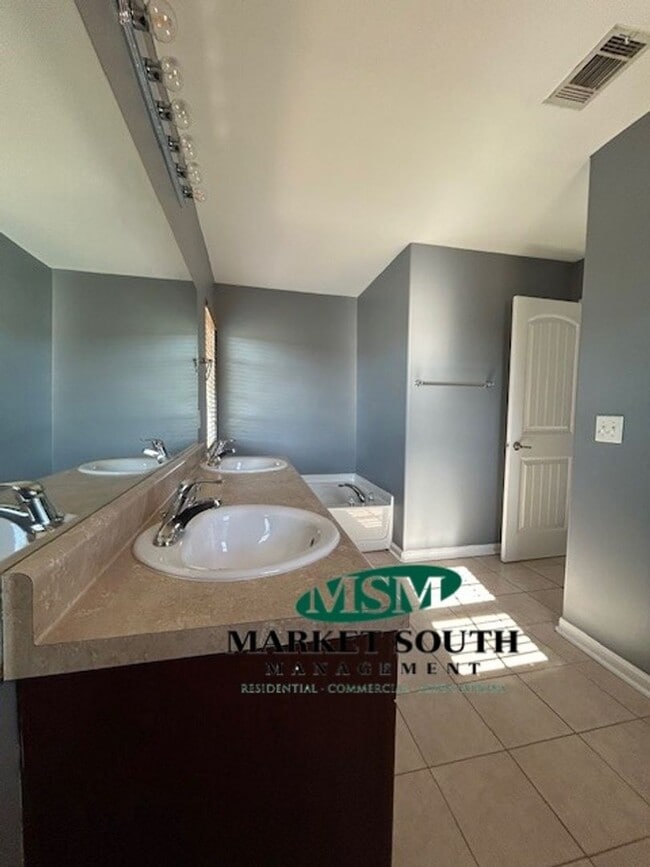Building Photo - Waverly Subdivision