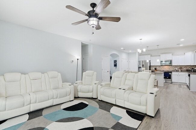 Building Photo - 17 Crown Ct