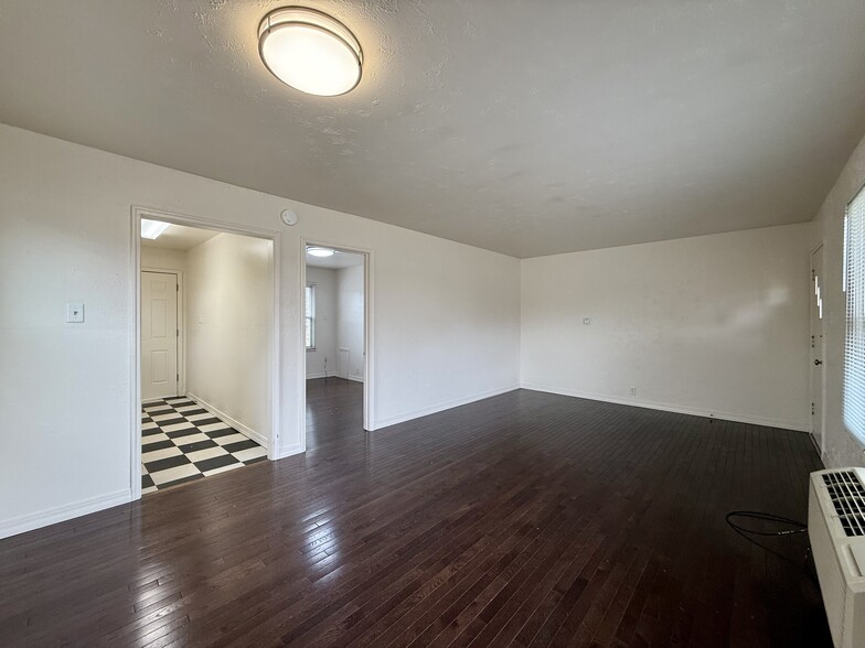 Building Photo - 1151 Belford Ave