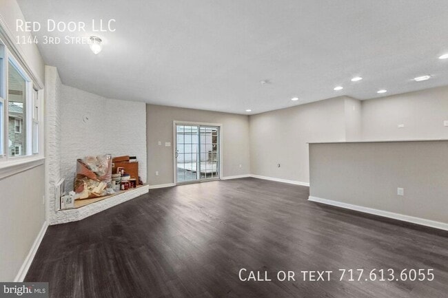 Building Photo - 1144 3rd St