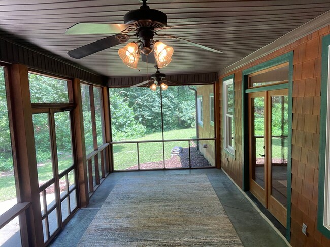 Building Photo - Charming 2 Bed, 2 Bath Custom Ranch on 5 P...