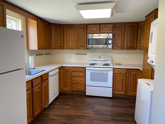 Building Photo - 161 Hoadley Rd