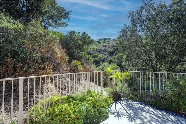 Building Photo - 2760 Hidden Hills Way W