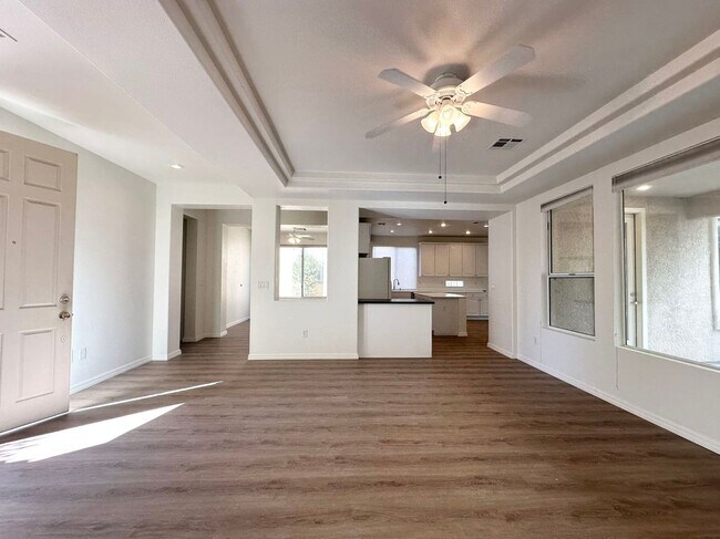 Building Photo - 4684 Riva De Romanza St