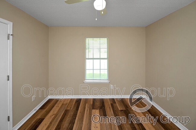 Building Photo - 3020 Barlett Dr