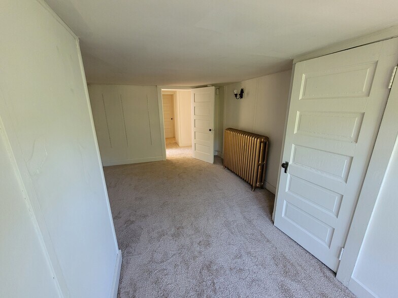 Building Photo - 2541 N Lake Dr