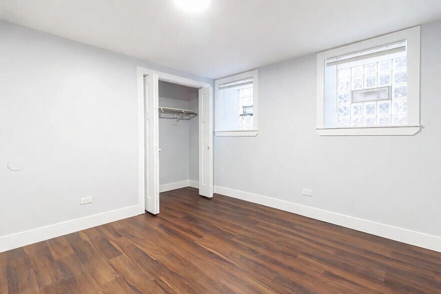 Building Photo - 932 N Richmond St