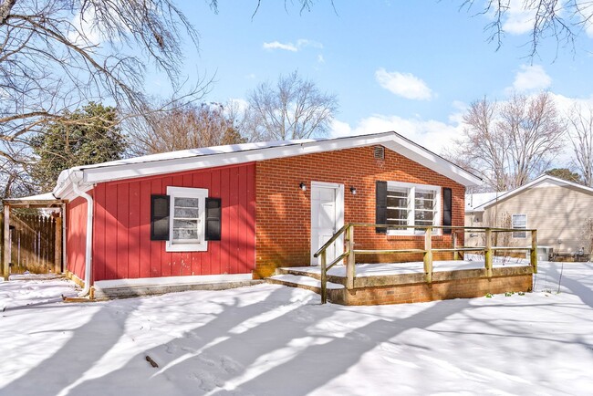 Building Photo - 1950's 2 bedroom home for rent in St. B Area!