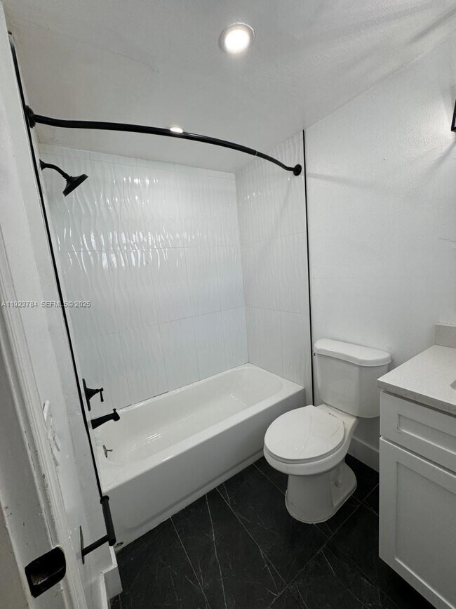 Building Photo - 1720 Cleveland St