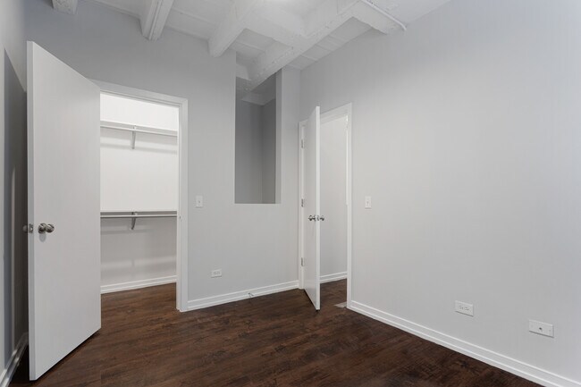 Building Photo - 5718 N Winthrop Ave