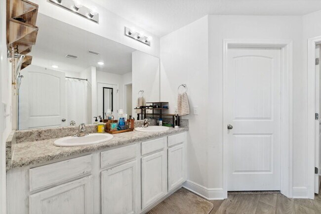 Building Photo - 7131 Penn Way