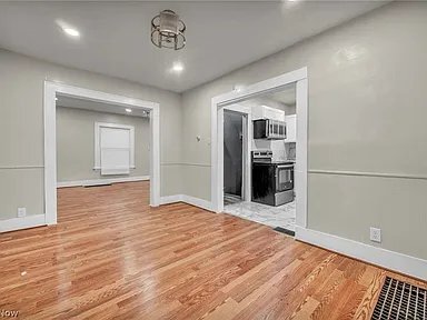 Building Photo - 960 Whittier Ave
