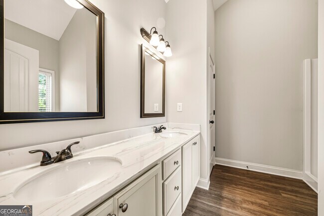 Building Photo - 54 Holsteiner Ln
