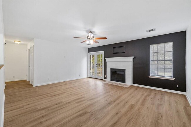 Building Photo - 805 Sabinas Ct