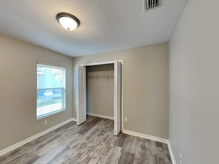 Building Photo - 10113 36th Ct E