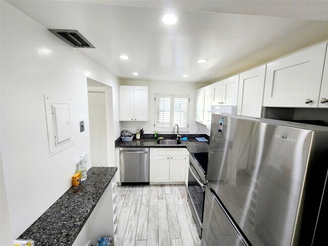 Building Photo - 1638 Embassy Dr