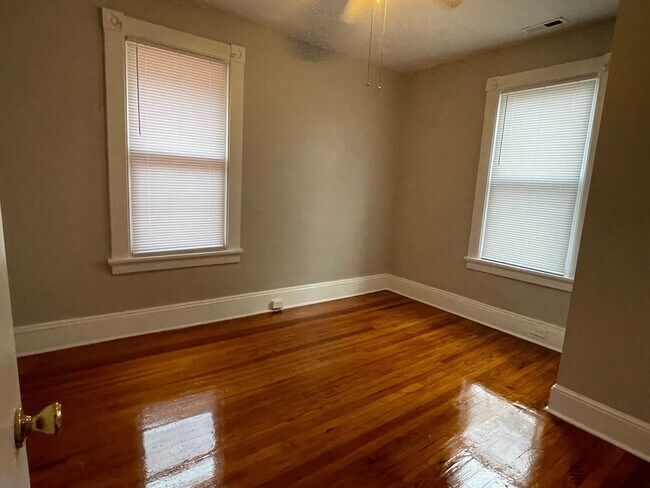 Building Photo - 4 Bedroom Home with Large Yard