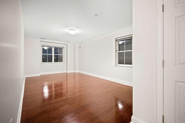 Building Photo - 120 Wyllis Ave