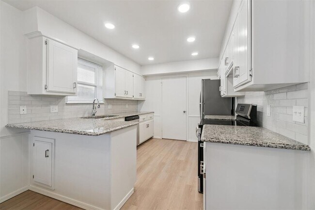 Building Photo - 1033 Mabel C Fry Blvd