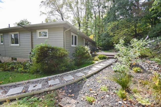 Building Photo - 981 Limekiln Rd