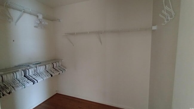 Building Photo - 2269J Essex Dr