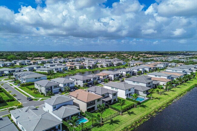 Building Photo - 8283 Royal County Down Rd