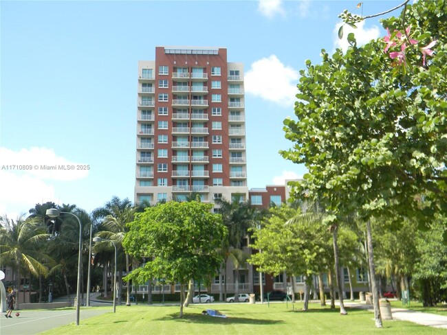 Building Photo - 2000 N Bayshore Dr