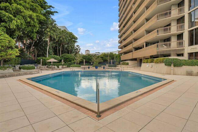 Building Photo - 2901 S Bayshore Dr