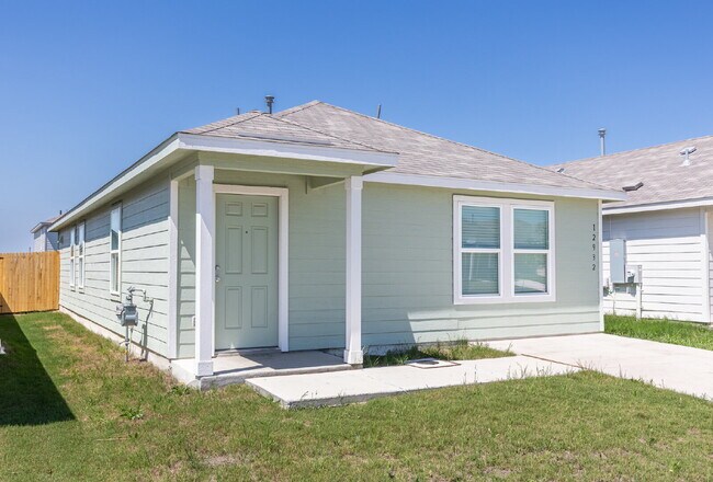 Building Photo - 12932 Lake Fryer