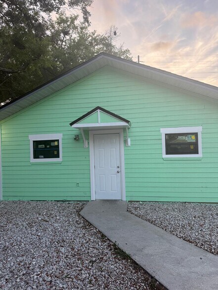 Building Photo - 301 N Westmoreland Dr