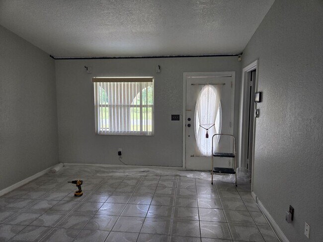 Building Photo - 4870 SW 147 Loop