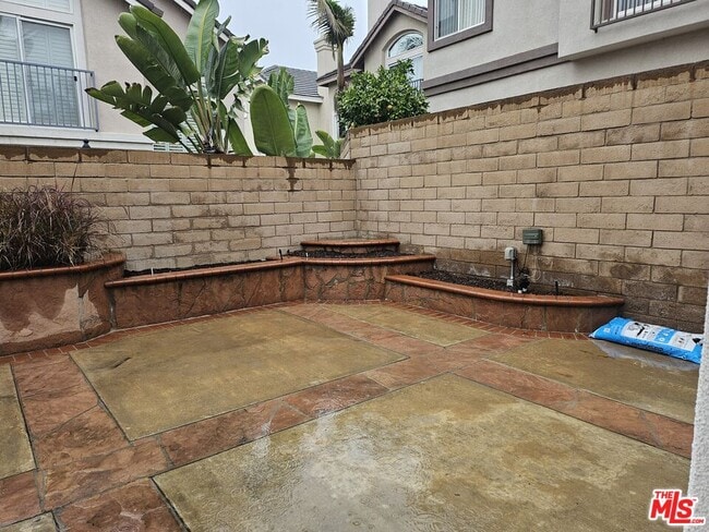 Building Photo - 1157 E Moreno Way