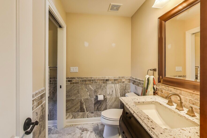 Building Photo - 23W711 Hobson Rd