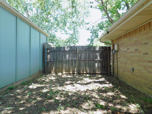 Building Photo - 2204 Canterbury Ct