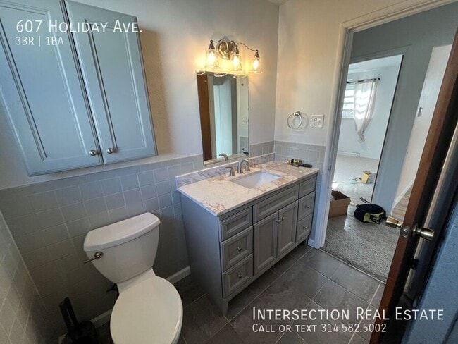 Building Photo - 607 Holiday Ave