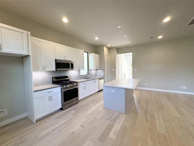 Building Photo - 540 Janisch Rd