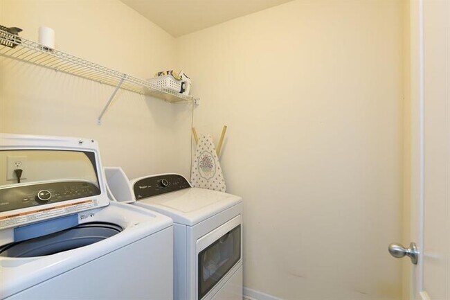 Building Photo - 981 Brownstone Ln SW