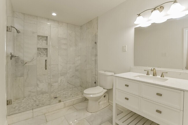Building Photo - Home for Rent in Great and Quiet Neighborh...