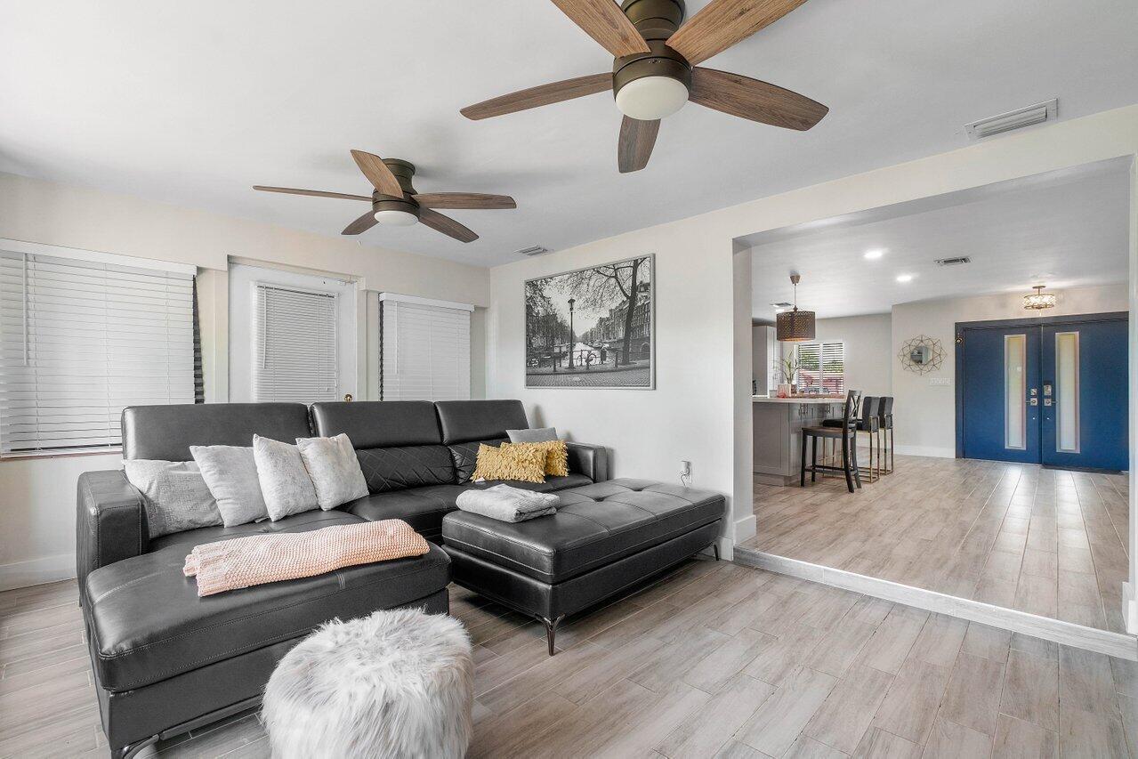 Building Photo - 6390 Kimberly Blvd