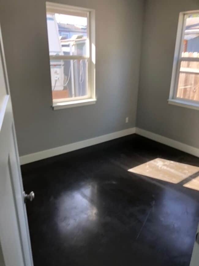 Building Photo - Pet Friendly Single Family Cottage