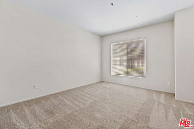 Building Photo - 10790 Rose Ave