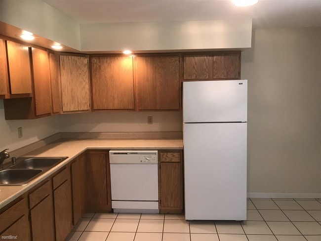 Building Photo - 2 br, 1 bath Apartment - 25 Main St B-2