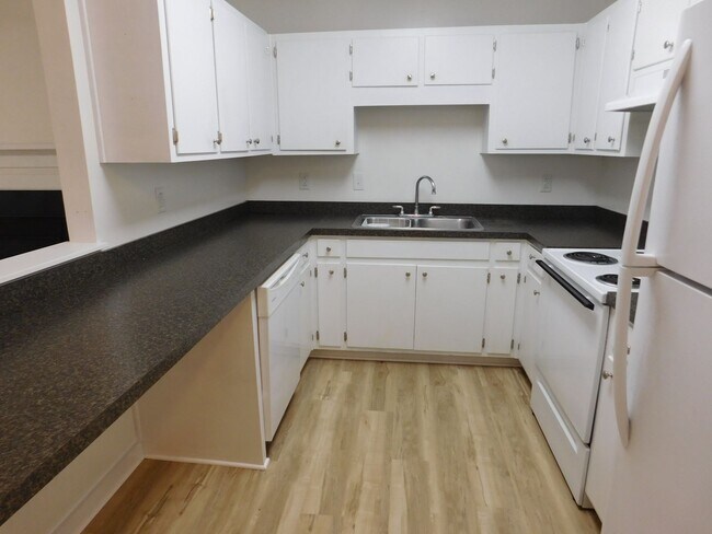 Building Photo - 1522 College Way