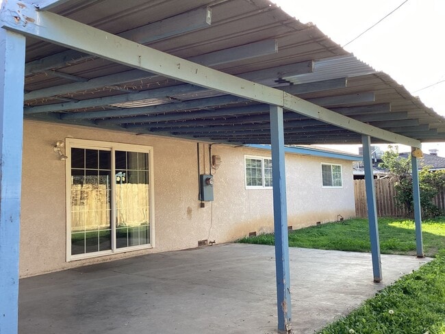 Building Photo - 487 W San Jose Ave