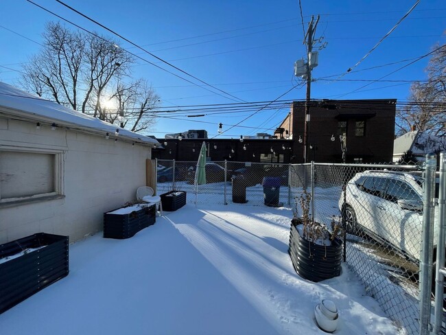 Building Photo - Beautiful downtown Longmont home! 3 bed, 2...