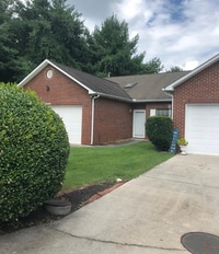 Building Photo - 4424 Greenfern Way