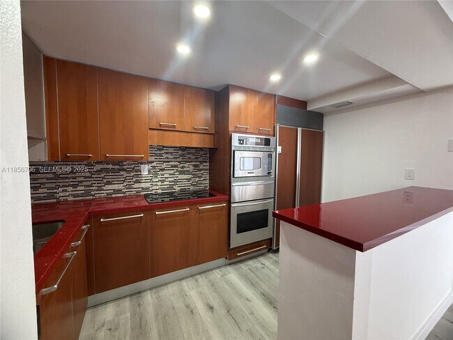 Building Photo - 20200 W Country Club Dr