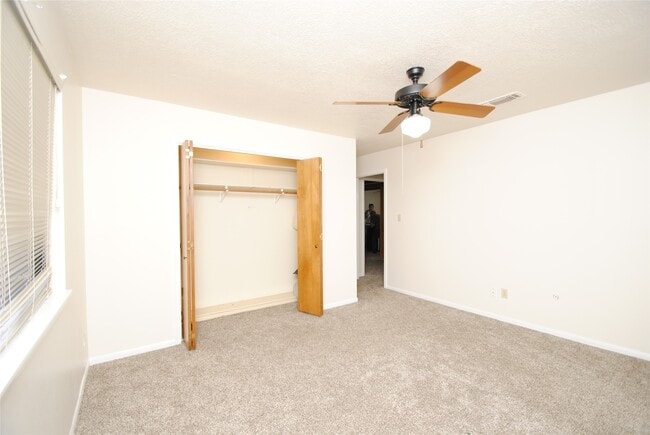 Building Photo - 15007 Pebble Bend Dr