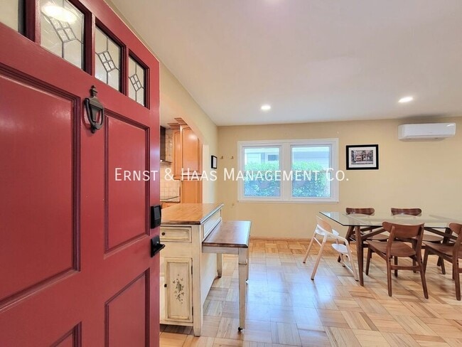 Building Photo - 2054 Pattiz Ave