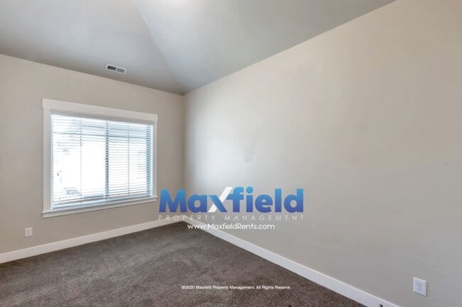 Building Photo - 3 BD + Office 2 BA 2 GA Luxury Townhouse  ...